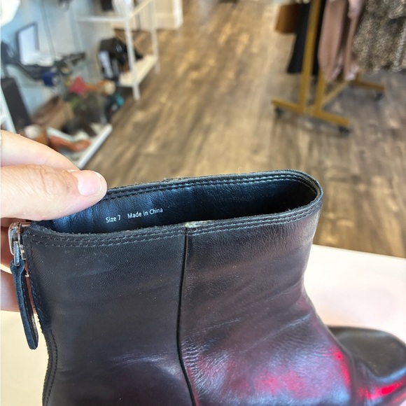 Dolce Vita black ankle booties with snakeskin heel size 7 - Picture 3 of 3